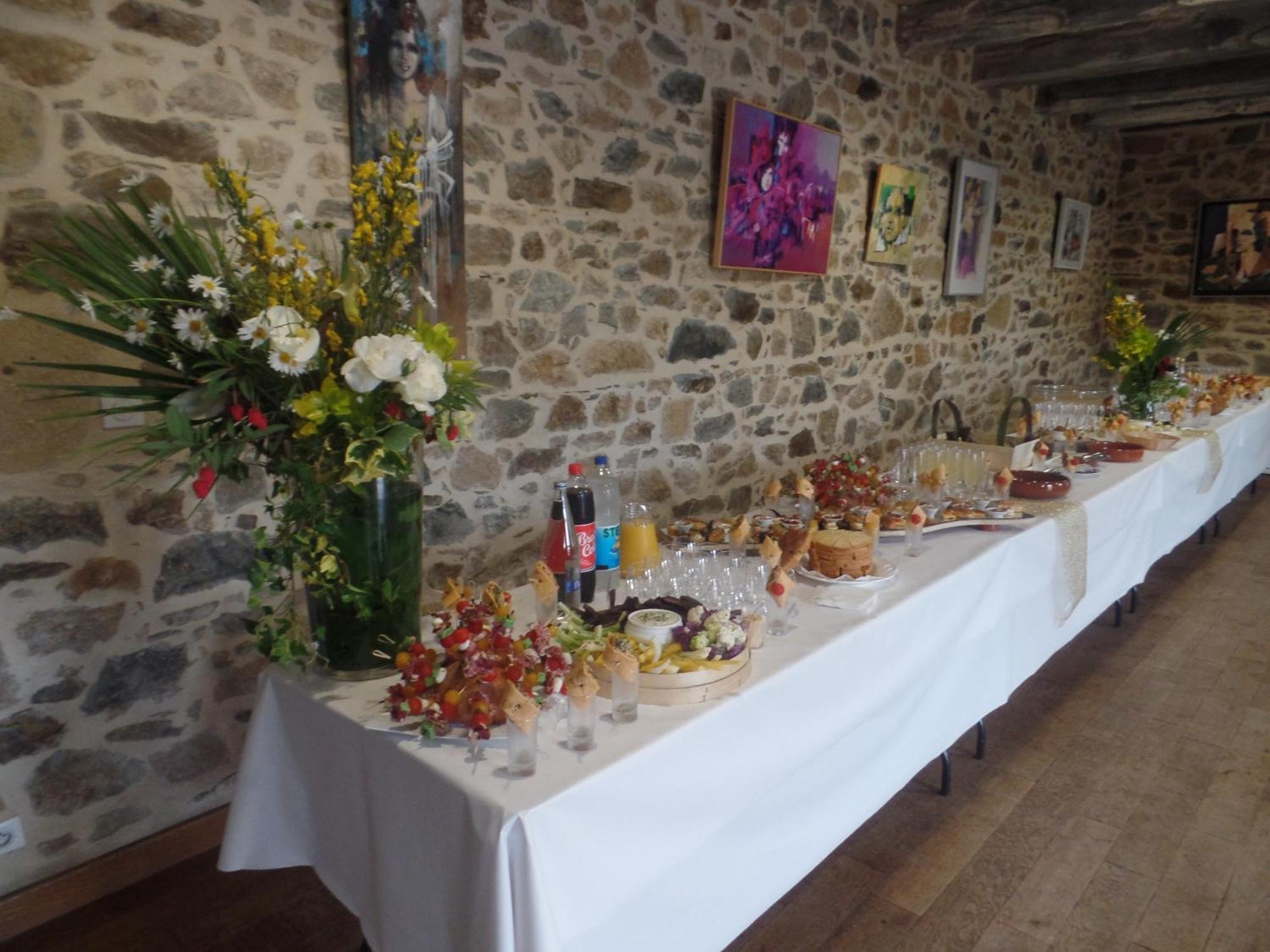 Logis Hotel Restaurant Le Commerce Guichen Kültér fotó