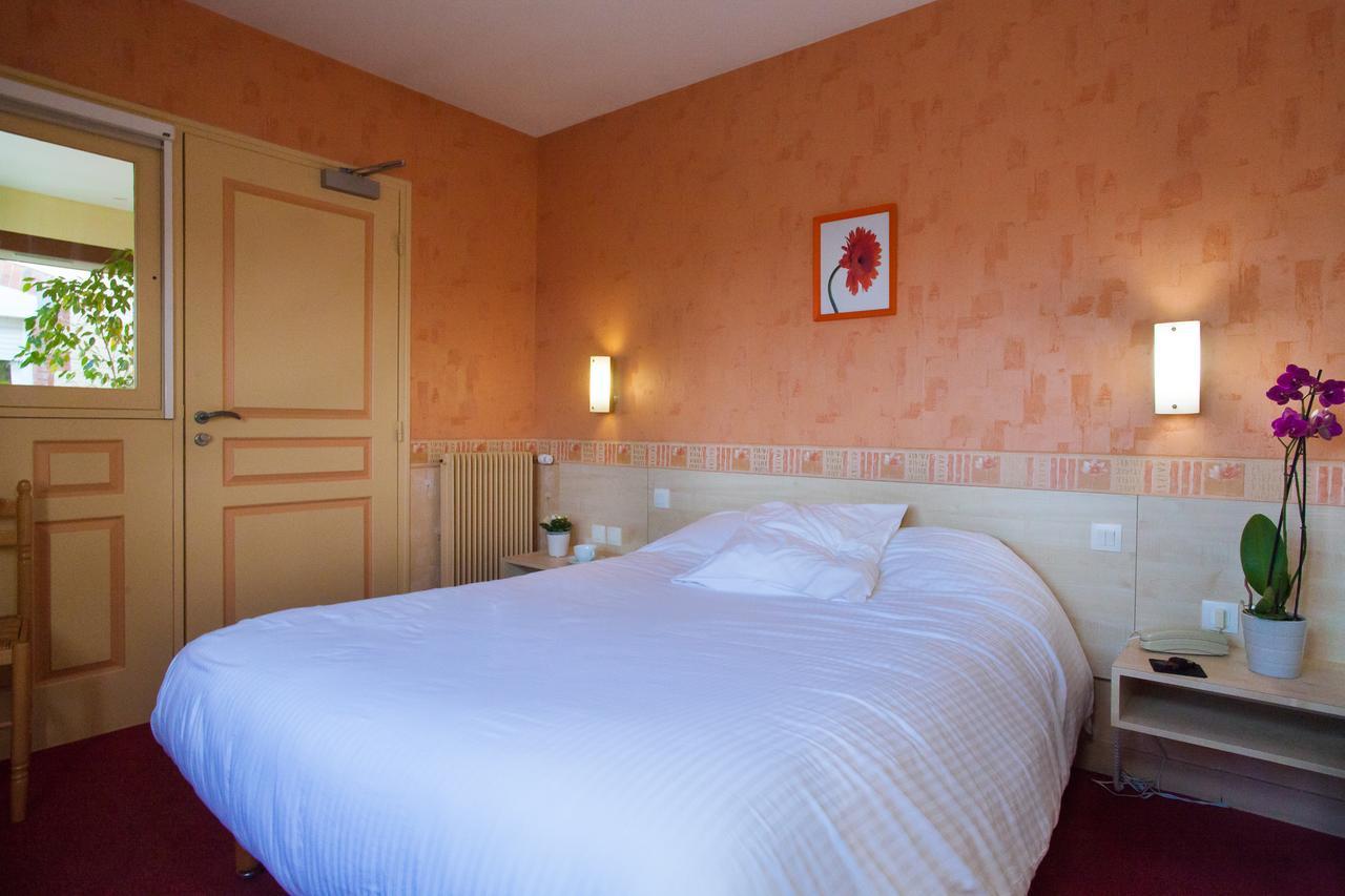Logis Hotel Restaurant Le Commerce Guichen Kültér fotó