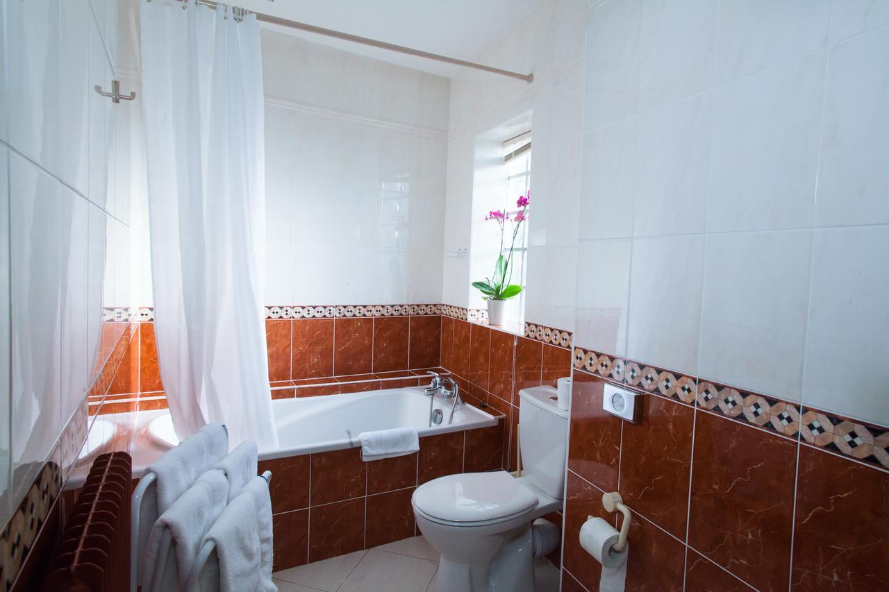 Logis Hotel Restaurant Le Commerce Guichen Kültér fotó