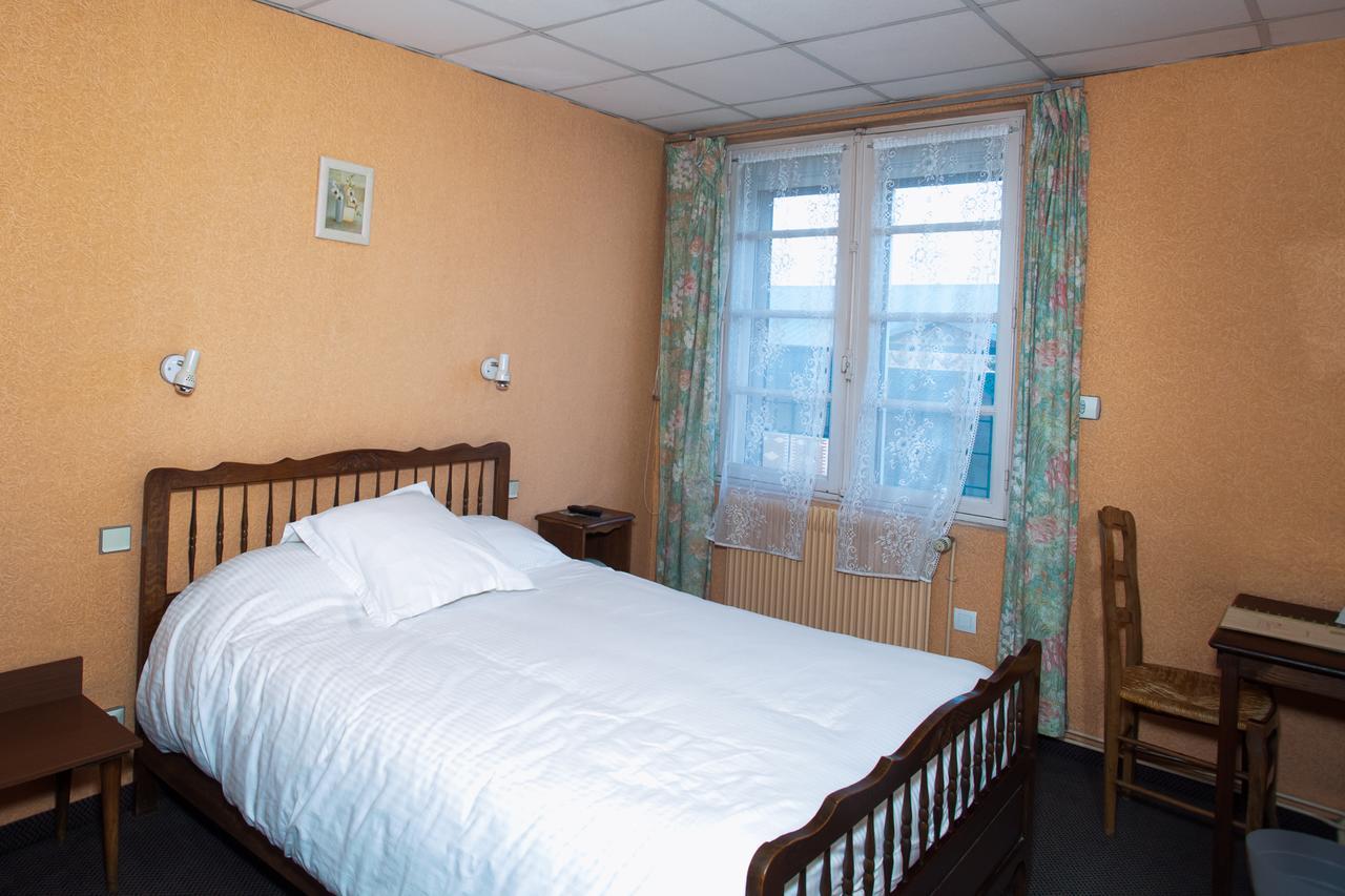 Logis Hotel Restaurant Le Commerce Guichen Kültér fotó